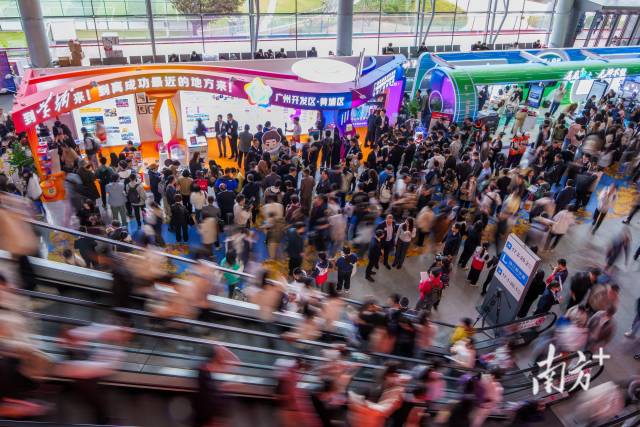 3月16日，2025年全國城市聯(lián)合招聘高校畢業(yè)生春季專場(chǎng)活動(dòng)啟動(dòng)儀式暨“百萬英才匯南粵”春季大型綜合招聘會(huì)在廣州舉行。