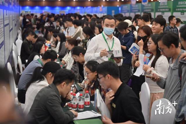 招聘活動(dòng)現(xiàn)場(chǎng)