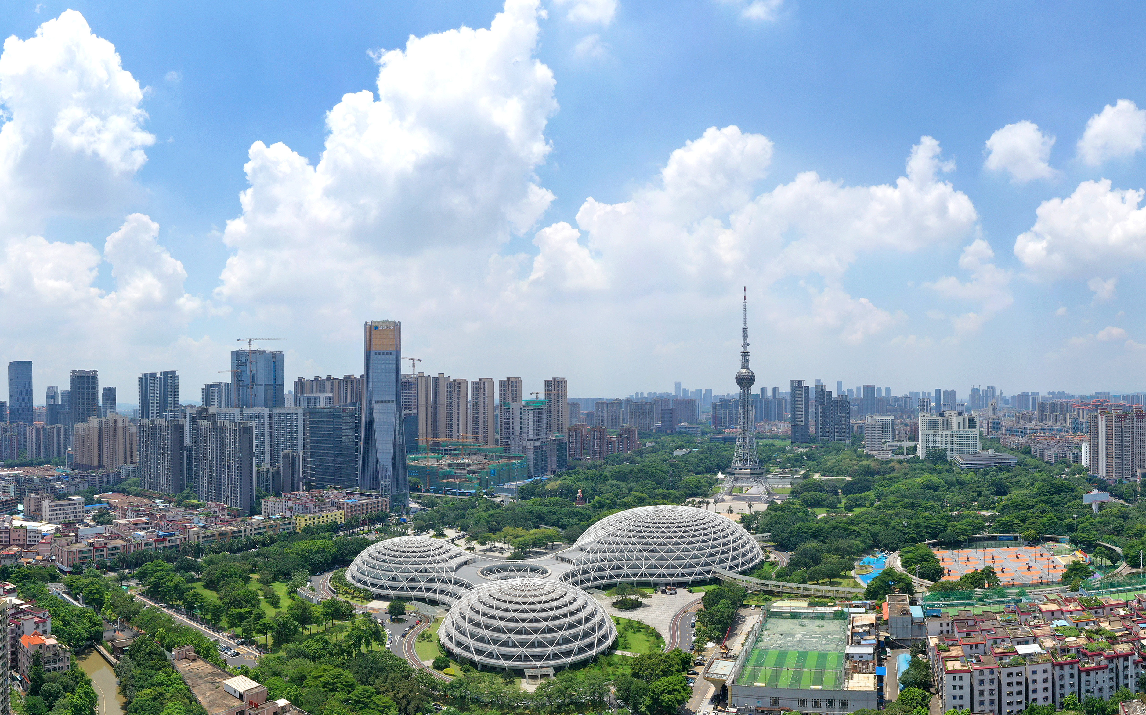 上半年，佛山全市地區生產總值6366.87億元。戴嘉信 攝