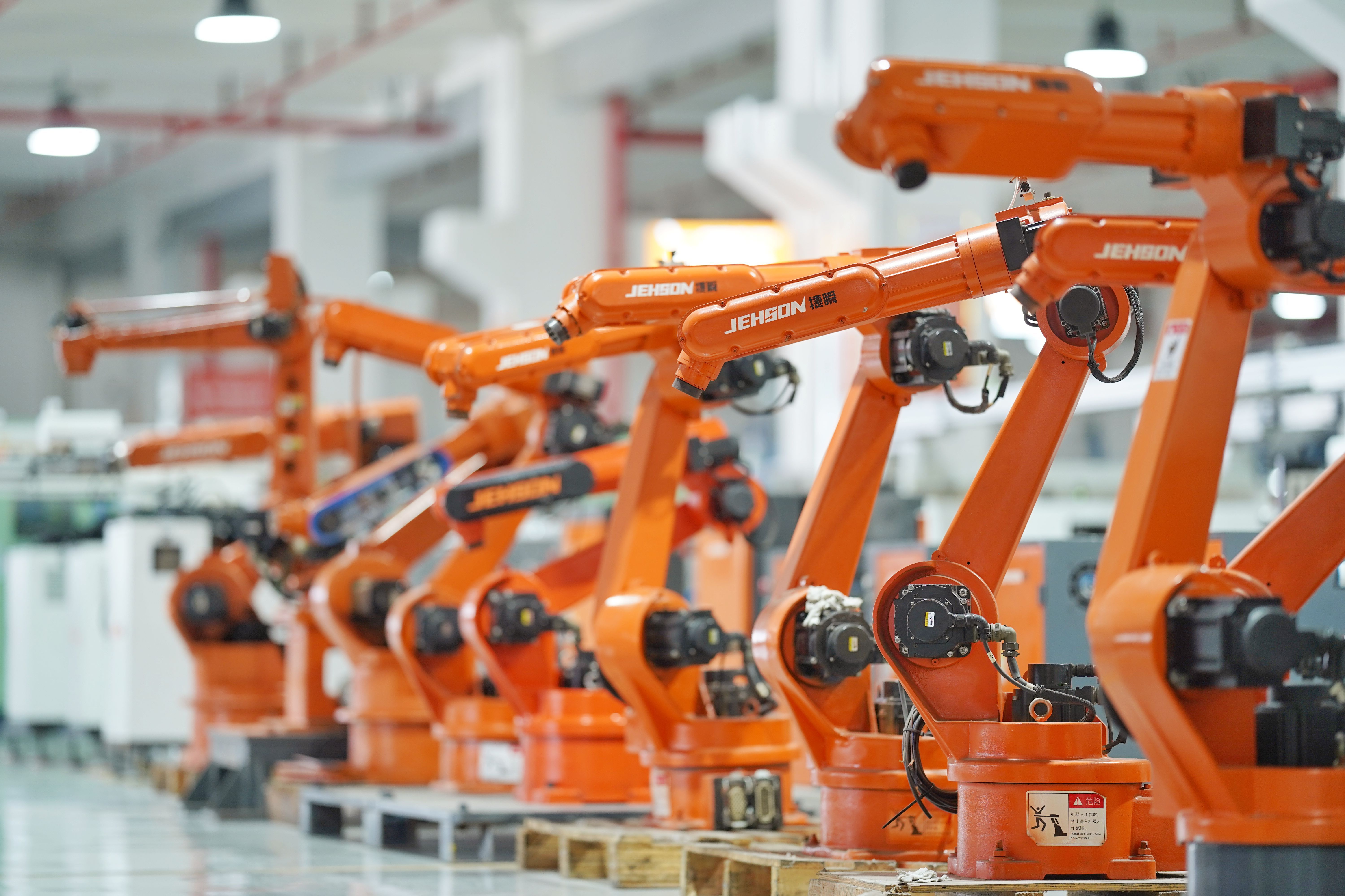 上半年，佛山全市規模以上工業增加值同比增長1.9%。戴嘉信 攝