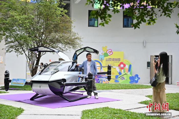 7月31日，第三屆暑期港澳青創嘉年華繽紛日活動在粵港澳大灣區(廣東)創新創業孵化基地舉行。 中新社記者 陳楚紅 攝