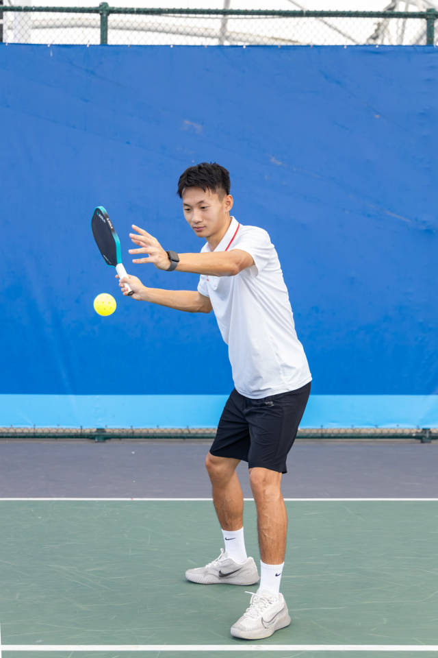 合作區(qū)青少年匹克球隊教練徐偉煥。