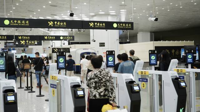 琴澳口岸查驗單位由“隔橋相望”變為了“并肩作業”。