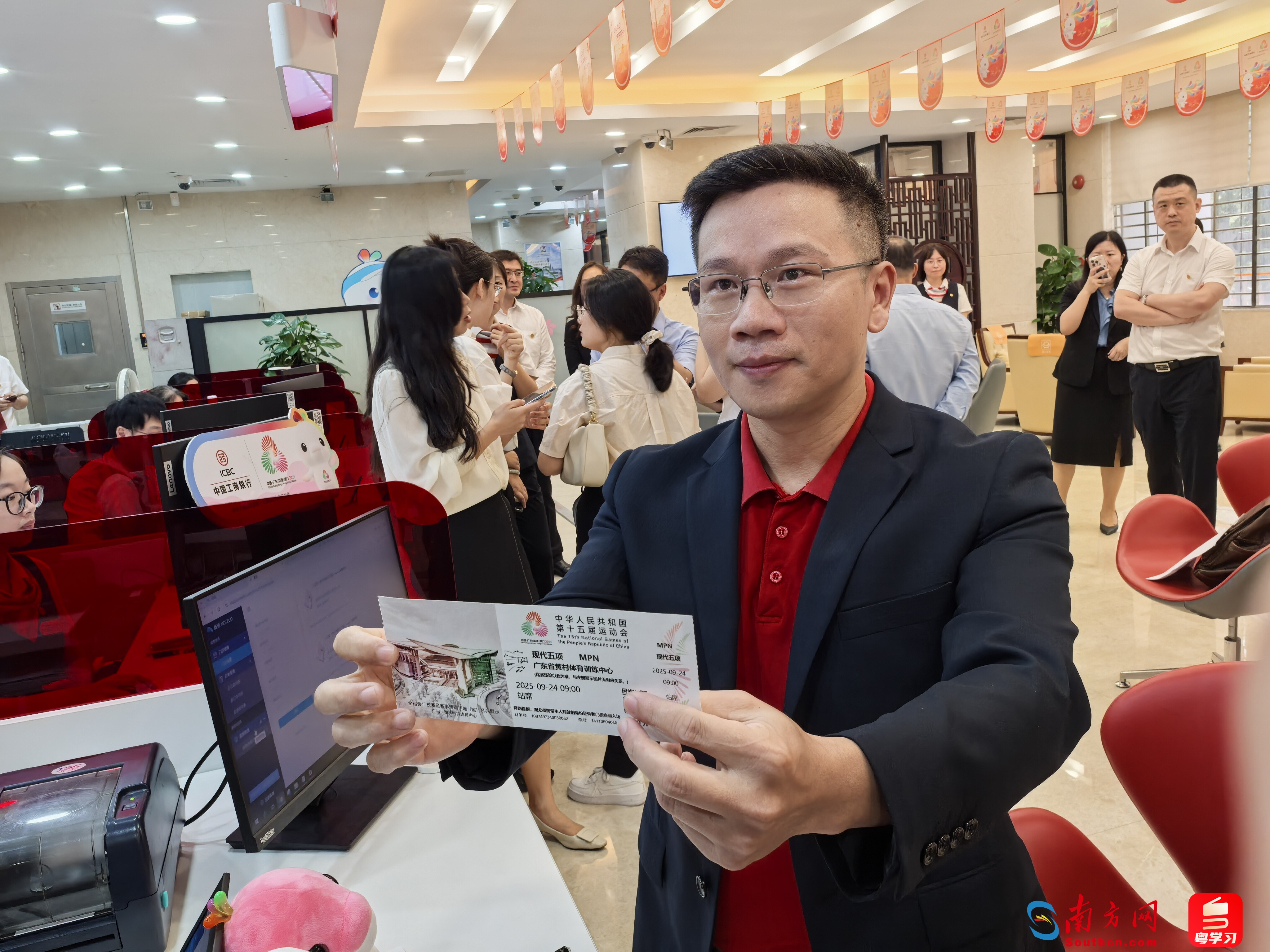 市民陳先生成為本屆全運會“首批購票者”