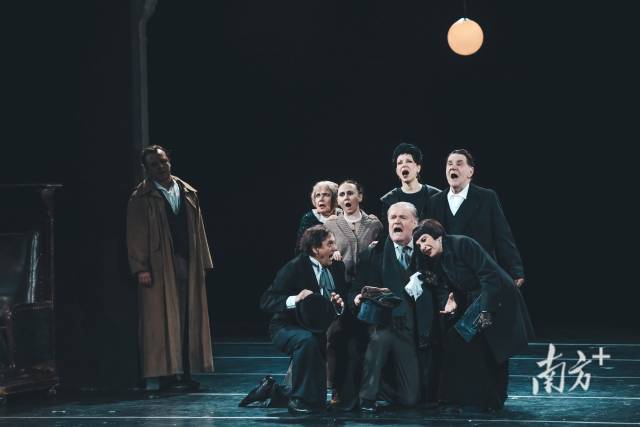 俄羅斯瓦赫坦戈夫劇院國寶級(jí)話劇《葉甫蓋尼·奧涅金》劇照。