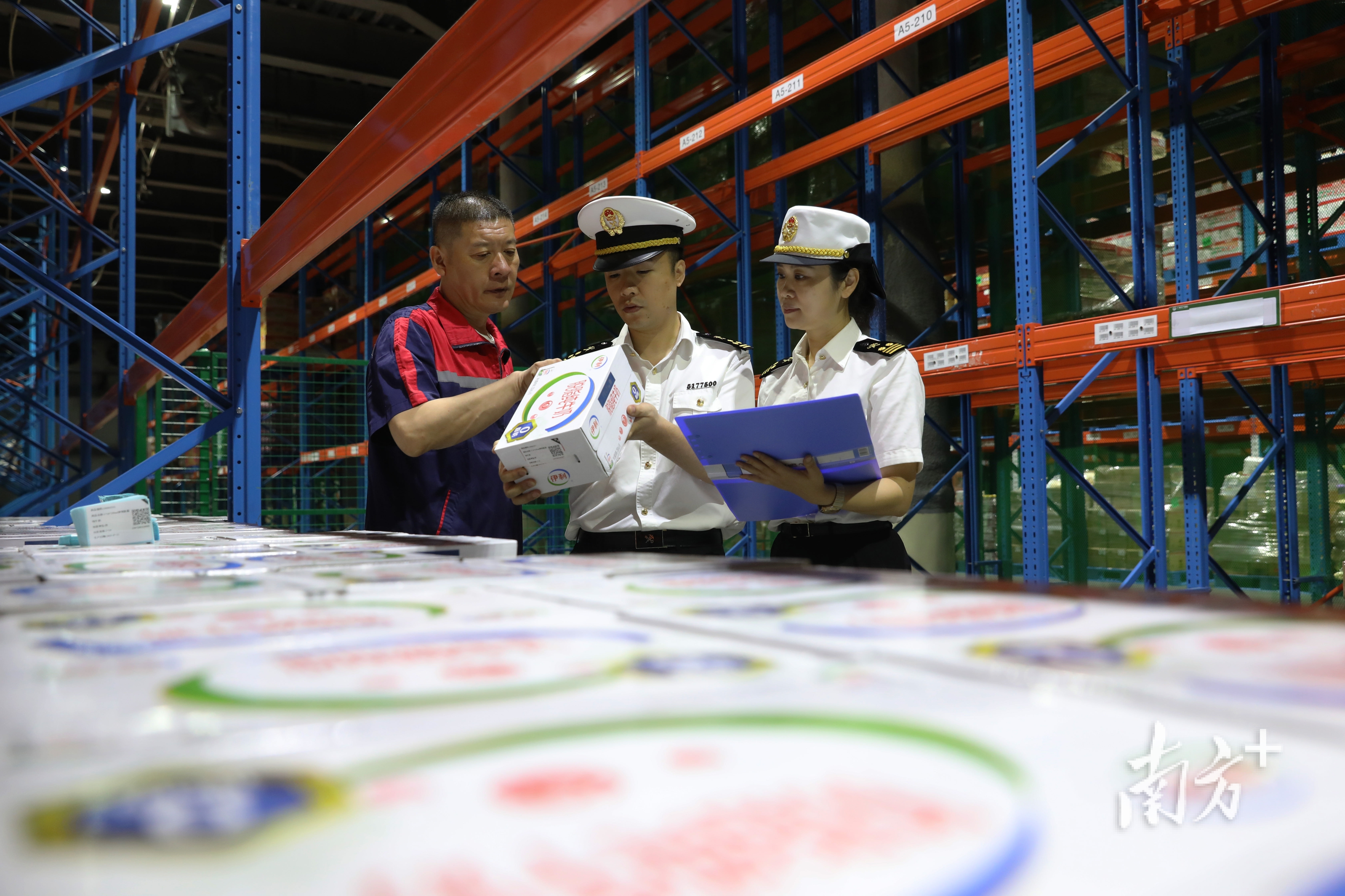 廣東海關加強了屬地巡倉，嚴密儲存、裝卸等環節監管。
