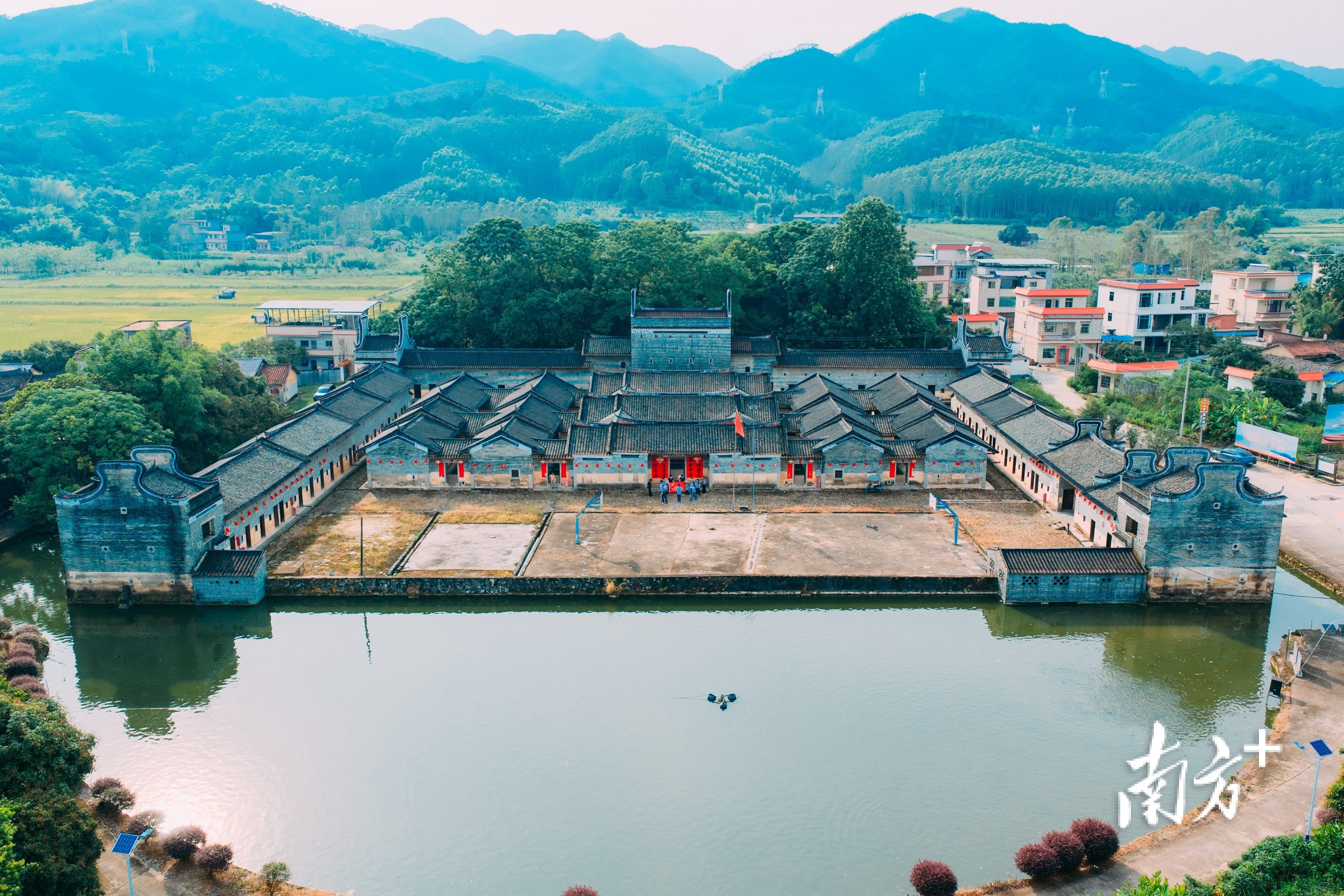 龍門鶴湖圍，可以漫步古圍樓，體驗屬于客家人的煙火氣。