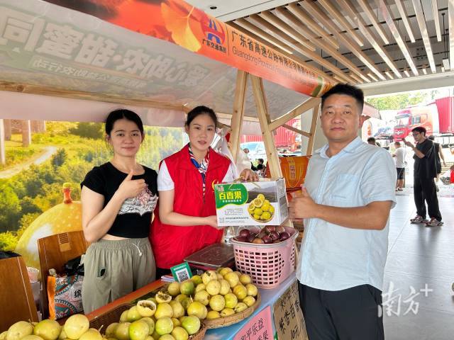 粵贛高速邀請農戶攤主免費入駐和平服務區。