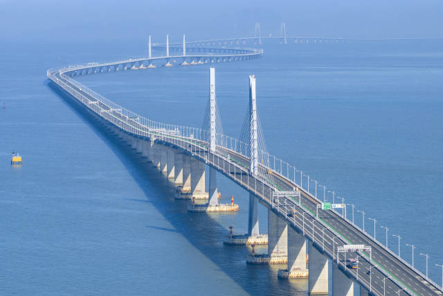 港珠澳大橋。