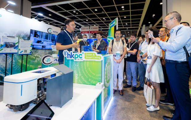 生產力局“ESG一站通”作為ReThink HK 內地企業參訪團的獨家協辦機構，匯聚了超過20位內地商界精英和可持續發展業內人士，促進互動交流，探索推動綠色科技的合作機會。