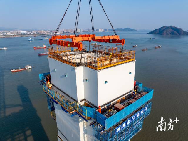 建設中的獅子洋通道