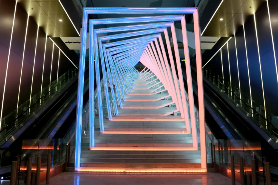景觀樓梯以“時空穿梭?樞紐對話”為設計理念。