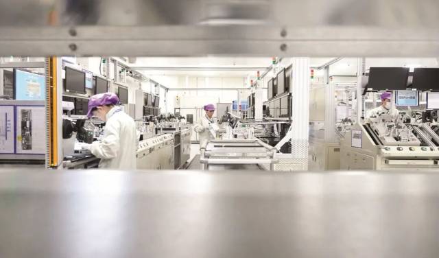 德賽電池科技股份有限公司自動(dòng)化生產(chǎn)車間。惠州日?qǐng)?bào)記者楊建業(yè) 攝