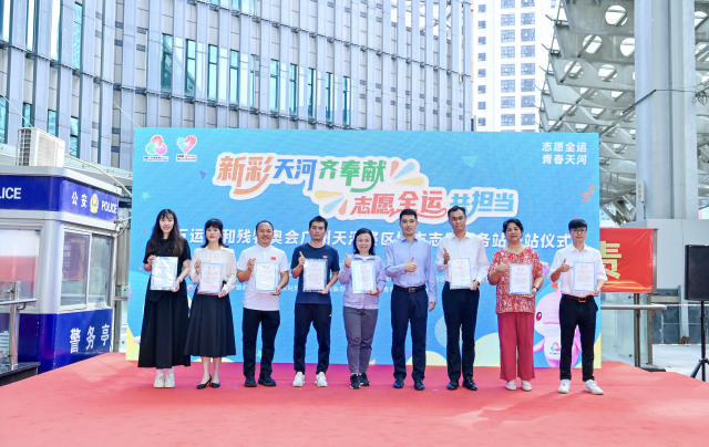 “結(jié)對授證”環(huán)節(jié)。