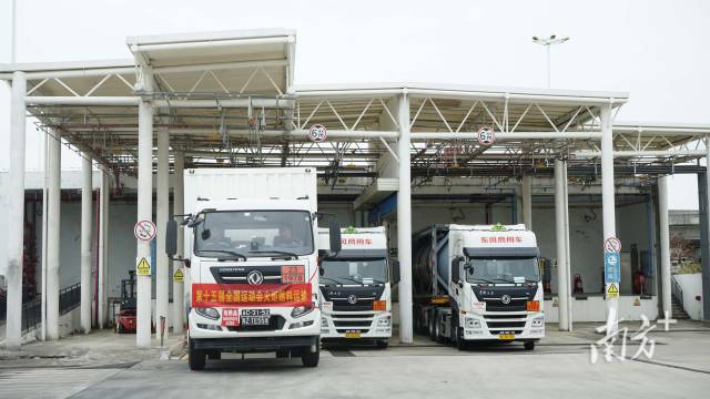 本次火炬及設備已分四批次從廣東經深圳、珠海口岸運往香港和澳門