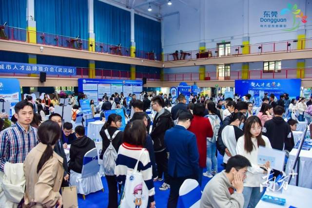 創新構建“認定+專家評定+舉薦自評”三維評價體系，實現人才評價與產業發展同頻共振。