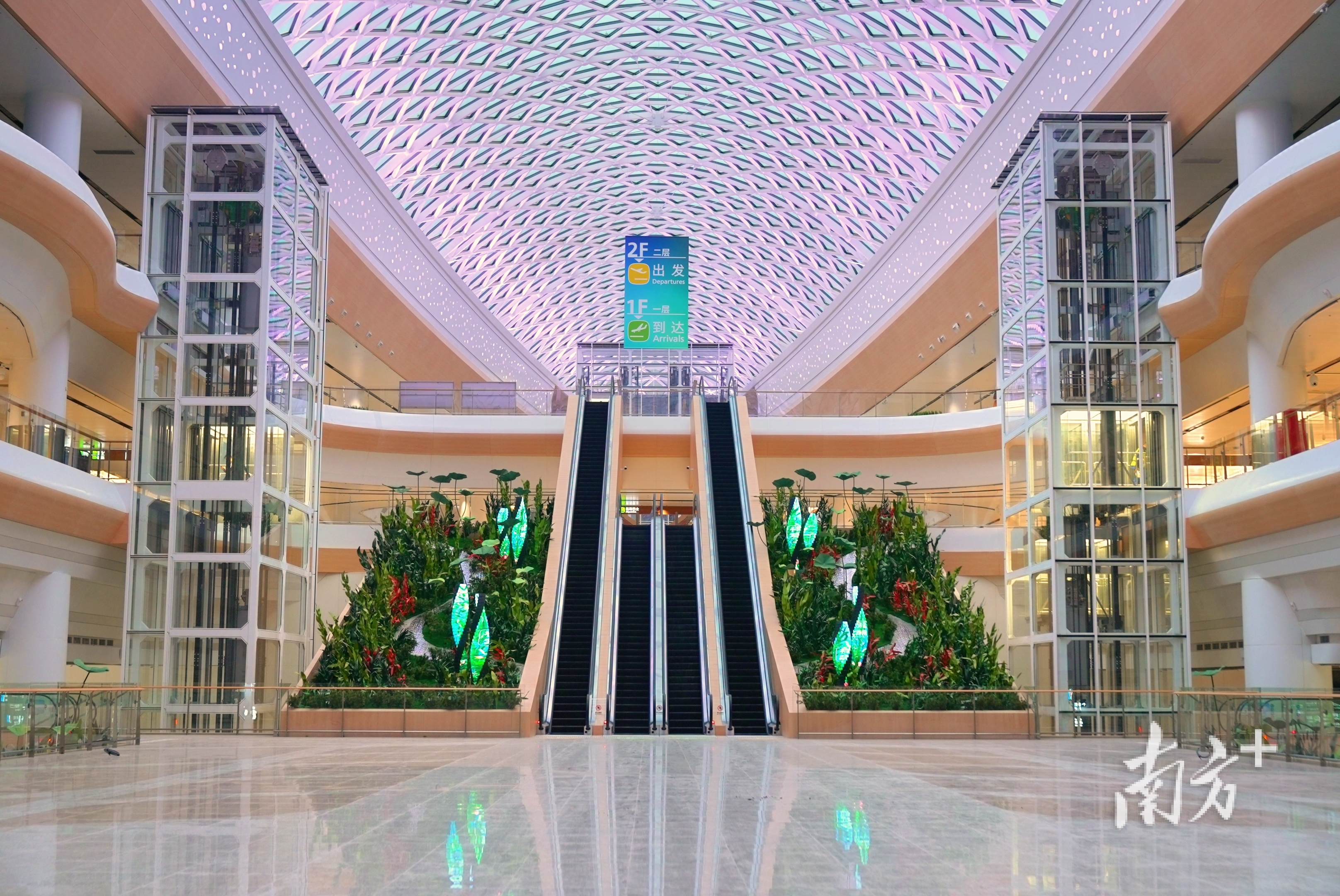 白云機場綜合交通中心啟用，城際白云機場東站開通