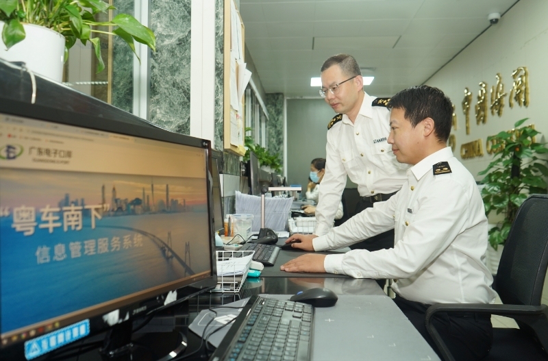 首單“粵車南下”香港停車場車輛海關備案手續完成