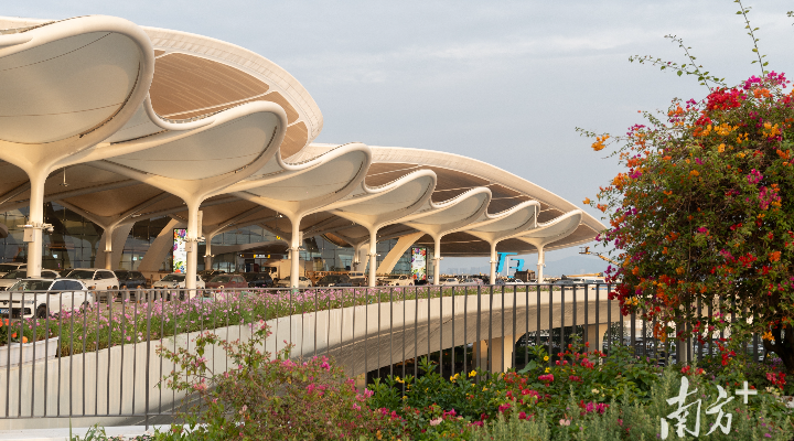 白云機場綜合交通中心啟用，城際白云機場東站開通