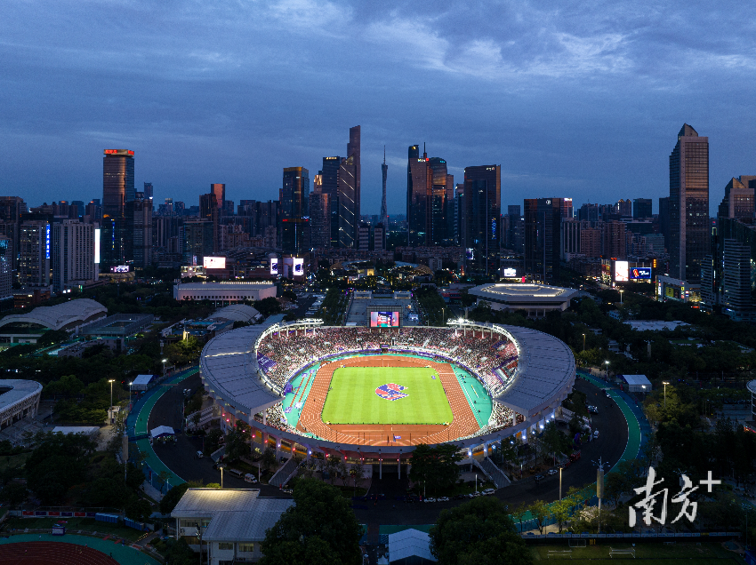 洲明科技為廣州天河體育中心提供光顯解決方案。受訪者供圖。