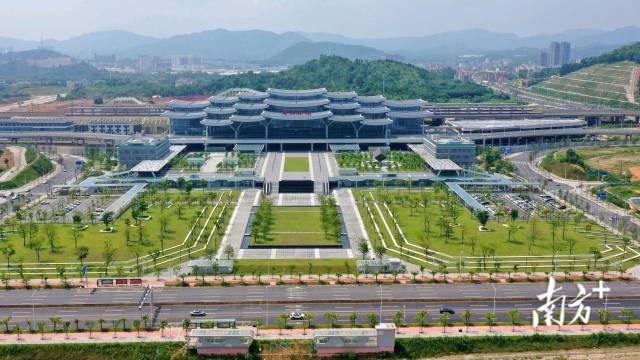 惠州加快融入“軌道上的大灣區”，已擁有廣汕高鐵、贛深高鐵、廈深高鐵共“3線9站”。