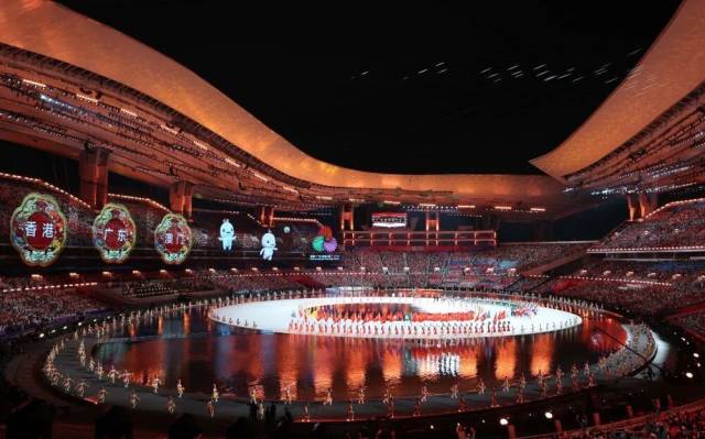 廣東省體育代表團、香港特別行政區體育代表團、澳門特別行政區體育代表團在入場儀式上共同入場。新華社記者 黃偉 攝 