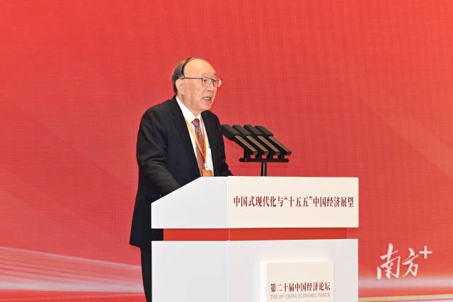 中國(guó)金融四十人論壇學(xué)術(shù)顧問、重慶市原市長(zhǎng)黃奇帆