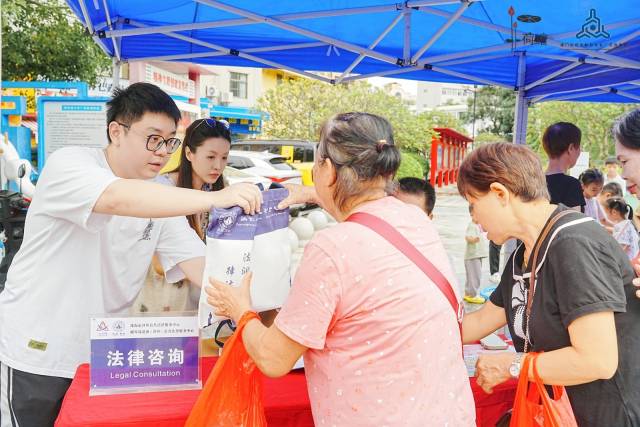 中心提供法律咨詢服務。 受訪者 供圖