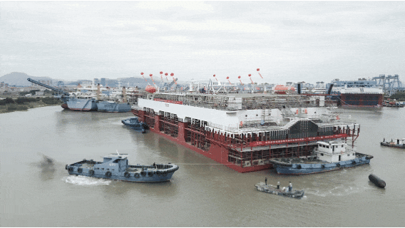 “海之艙”一期主體平臺下水。受訪者供圖