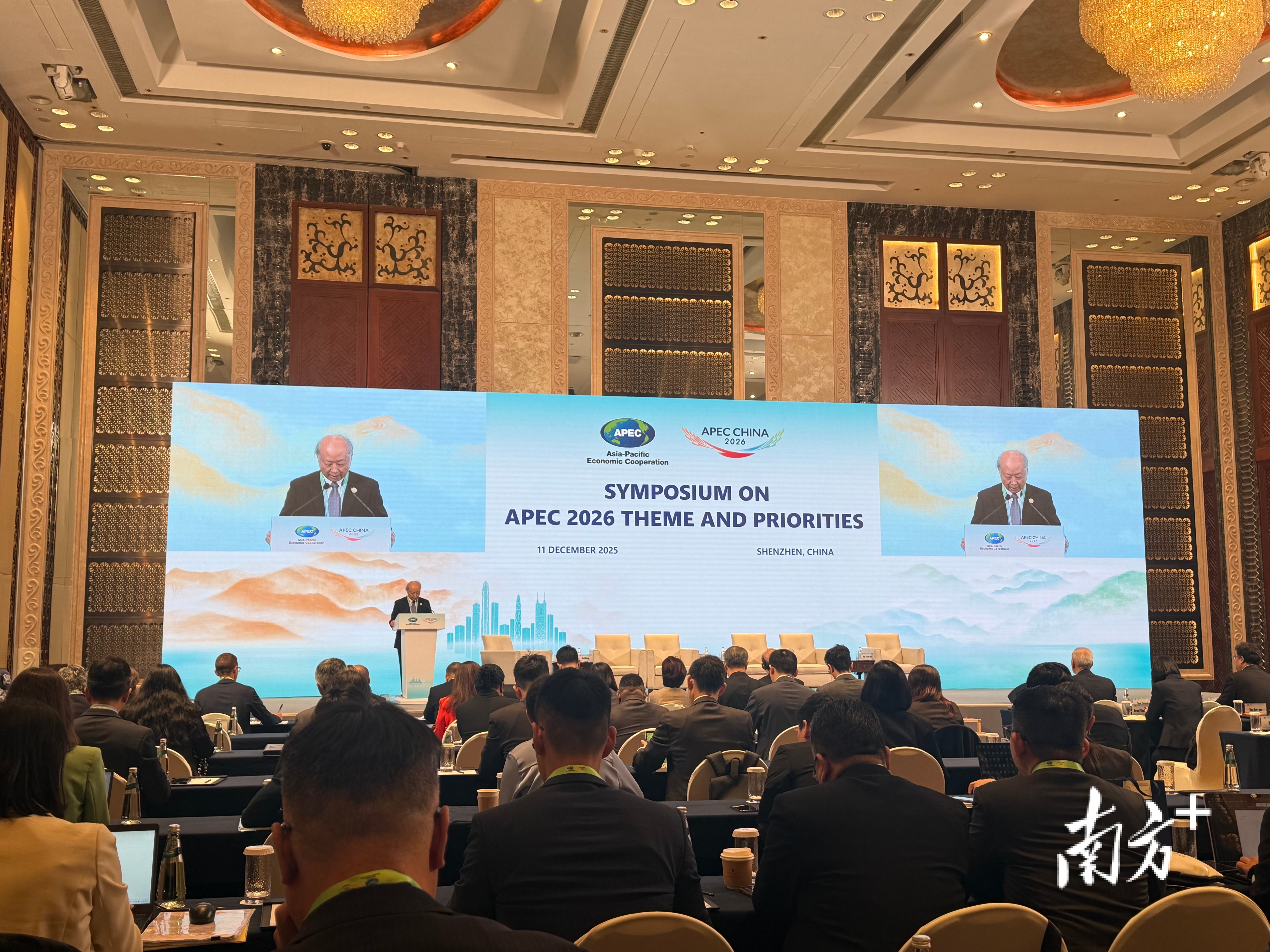 12月11日—12日，亞太經合組織非正式高官會在深圳市舉辦。