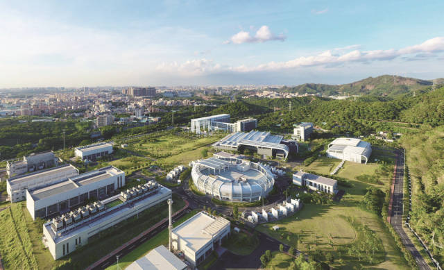 在松山湖科學城，散裂中子源二期、先進阿秒激光設施等“國之重器”加速建設，為硬科技研發提供了堅實底座。