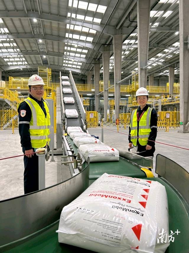 埃克森美孚惠州乙烯項(xiàng)目生產(chǎn)車(chē)間。 南方+ 梁維春 拍攝