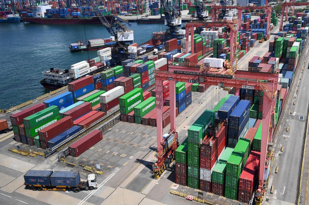 這是5月22日拍攝的香港貨柜碼頭。新華社記者 陳鐸 攝