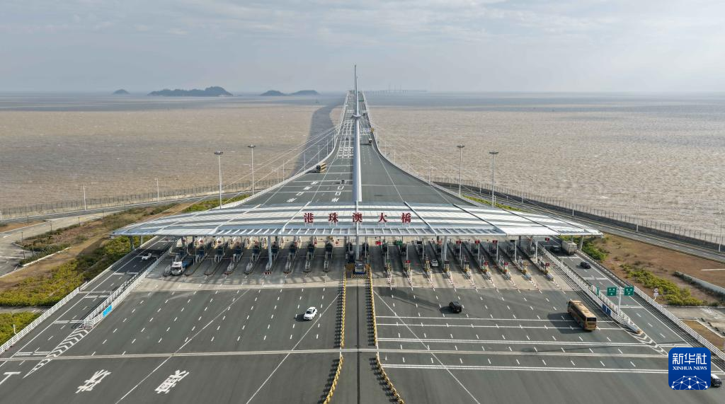 這是1月6日拍攝的港珠澳大橋出入口（無人機照片）。新華社記者 鄧華 攝
