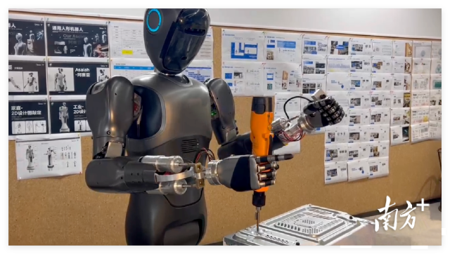 圖為美的人形機器人。