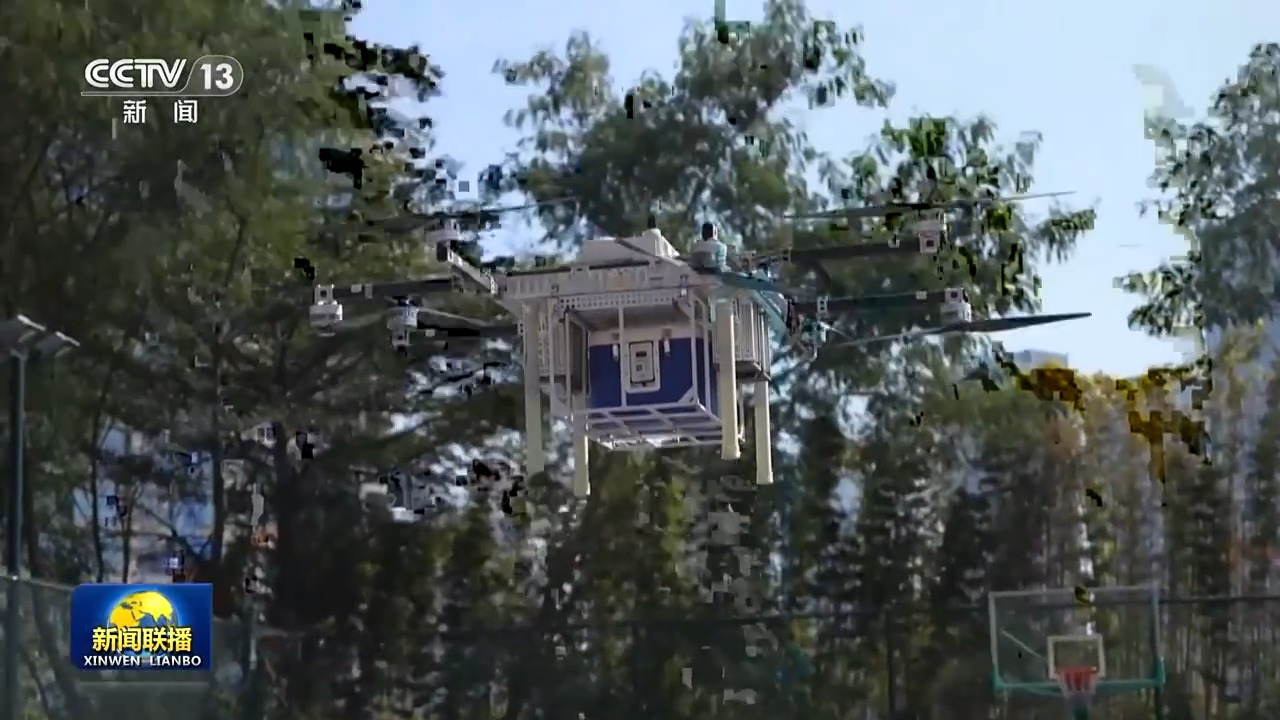 眼下，深圳，低空高峰時段就有數百條無人機航線同時運行。而在這些高飛的無人機背后，記者發現了一條用效率組成的“看不見的產業鏈”。