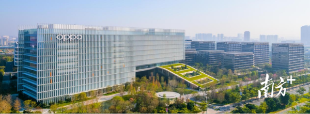 濱海灣OPPO園區建筑群矗立，隨處都可以感受到創新脈搏的強勁躍動。濱海灣宣