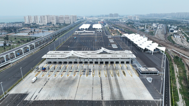 海口新海港集中查驗(yàn)場(chǎng)。南海網(wǎng)記者 李昊 攝