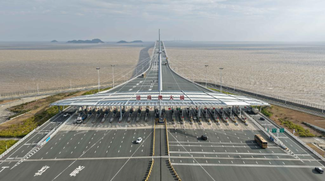 這是1月6日拍攝的港珠澳大橋出入口（無人機照片）。新華社記者 鄧華 攝