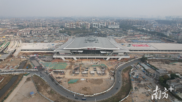 廣湛高鐵佛山站主體結構完工