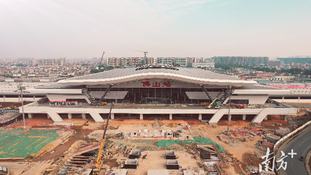 廣湛高鐵佛山站主體結構完工