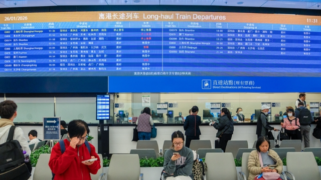 香港西九龍站，旅客在候車。王星攝