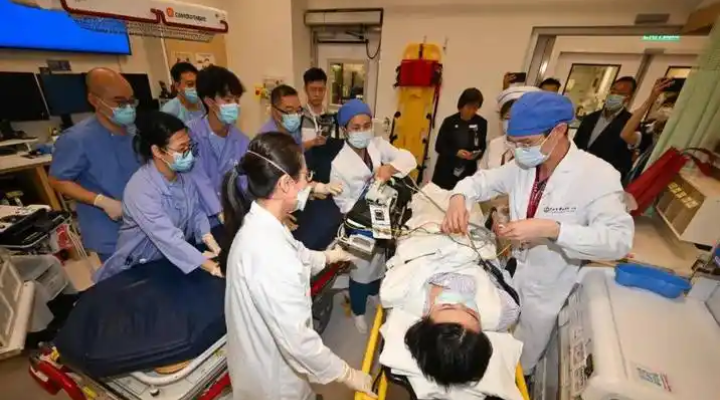 穗港首次實現(xiàn)跨境直通救護(hù)車轉(zhuǎn)運(yùn)患者