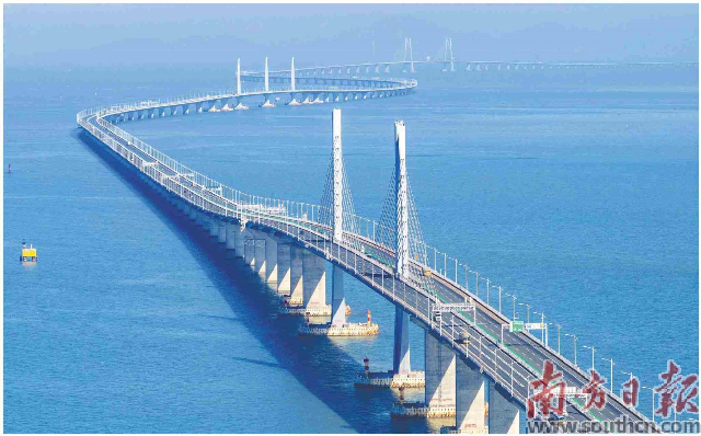 港珠澳大橋已成為“珠海智造”賣全球的關鍵紐帶。錢文攀 攝
