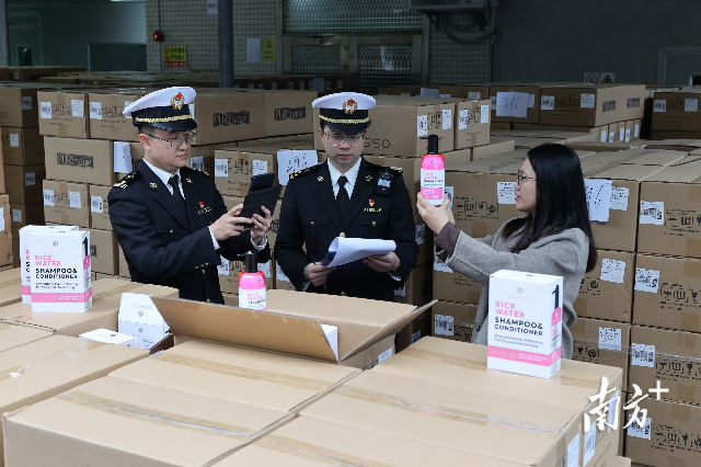 廣州海關所屬花都海關關員