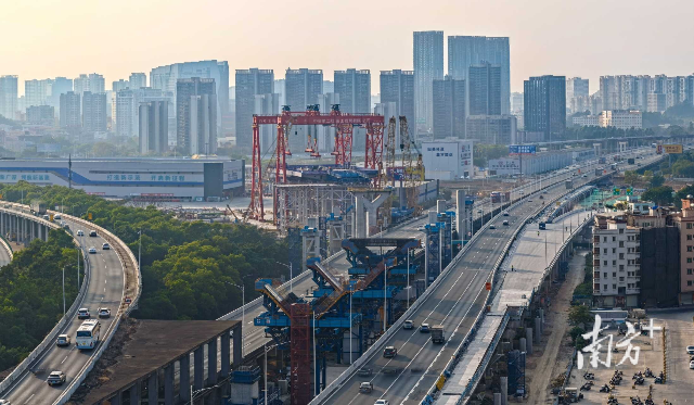 廣深改擴建項目（穗莞段）太平至五點梅雙層橋建設現場。