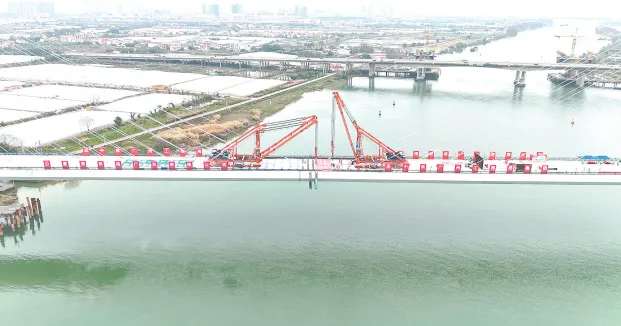 深江鐵路廣中江特大橋跨雞鴉水道主橋順利合龍