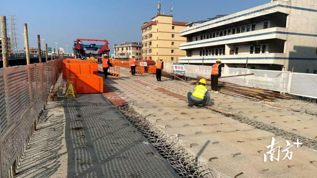 莞深高速改擴建十標橋面施工