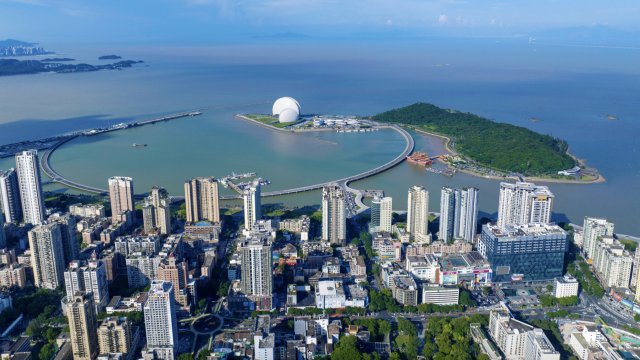 三十年來，珠海累計制定現行有效法規百余件。