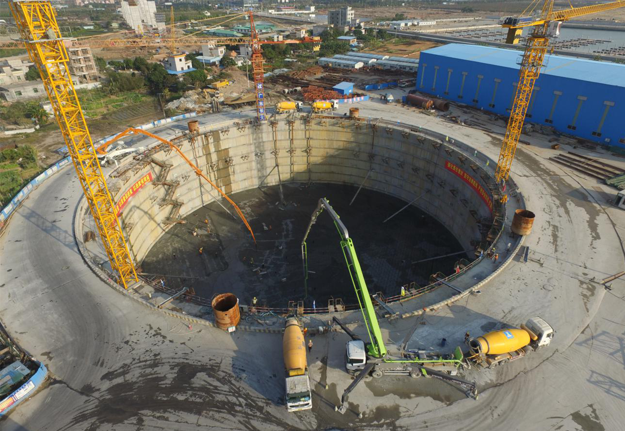 2016年3月2日，控制性工程之一——坭洲水道橋順利完成了18000方混凝土-次性澆筑，打破了之前同樣由該項目創(chuàng)造的單次混凝士澆筑15000方的記錄，成為國內(nèi)當(dāng)前橋梁單次澆筑最大方量，是世界最大規(guī)模的單次連續(xù)混凝土澆筑。